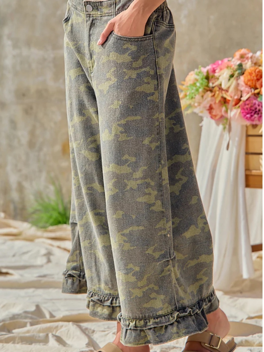 💕Arrives June! Bibi Cropped Camo Ruffle Hem Pants - Picture 3 of 10